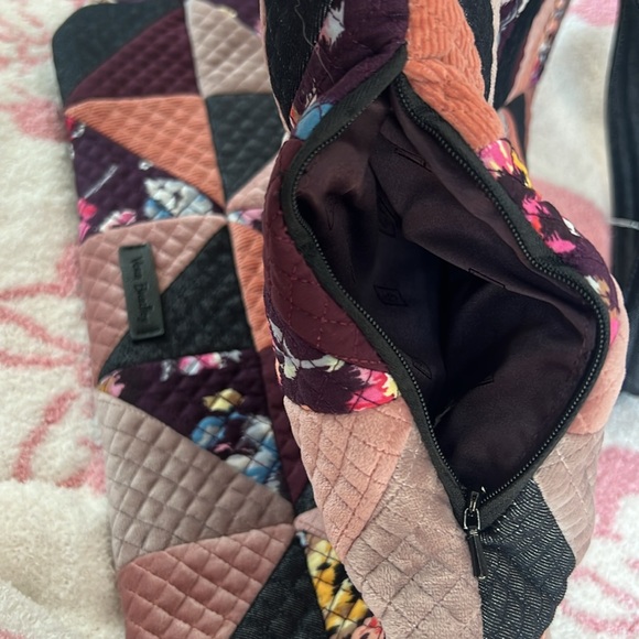 BEAUTIFUL QUILTED PATTERN VERA BRADLEY LARGE ZIPPERED TOTE - Picture 12 of 12